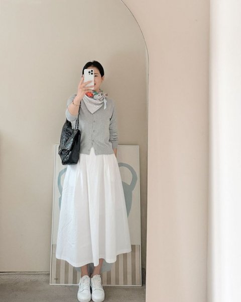 عکس دستمال گردن زنانه پلیسه