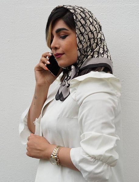 عکس مینی اسکارف ساتن