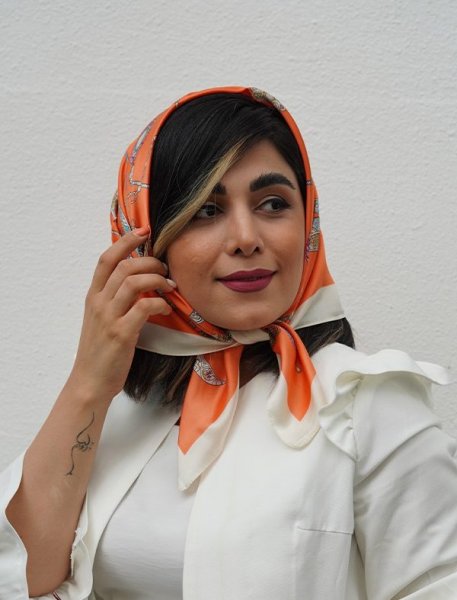 عکس مینی اسکارف ساتن
