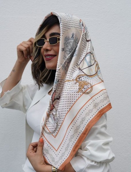عکس مینی اسکارف ساتن