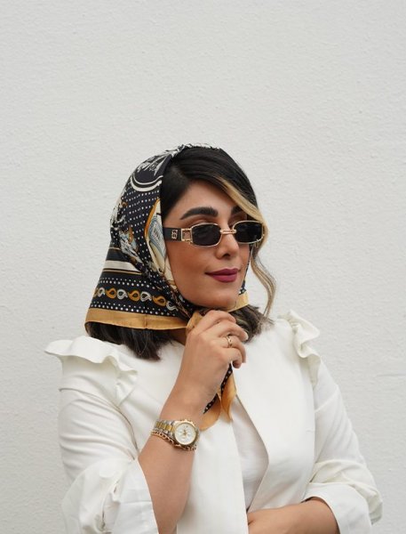 عکس مینی اسکارف ساتن