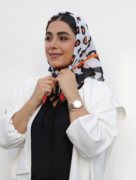 عکس مینی اسکارف ساتن