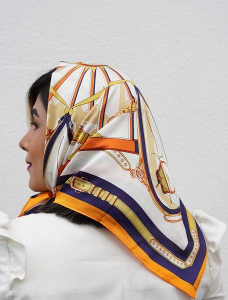عکس مینی اسکارف ساتن