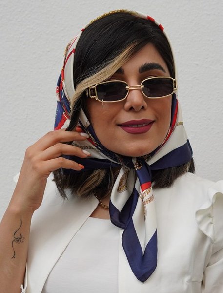 عکس مینی اسکارف ساتن