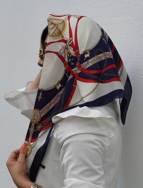 عکس مینی اسکارف ساتن