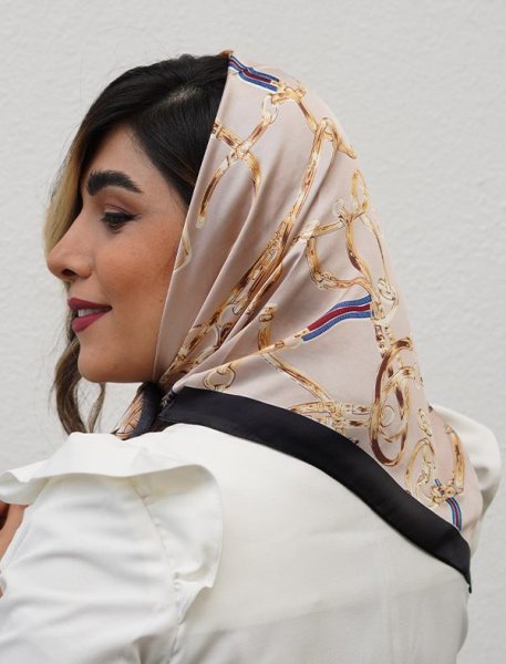 عکس مینی اسکارف ساتن