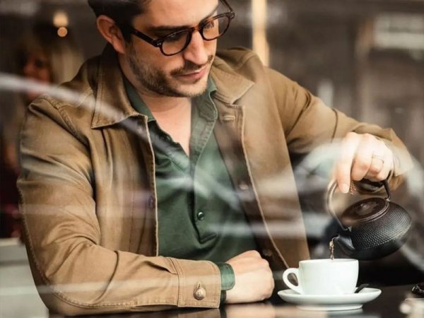عکس عاشقانه در کافه