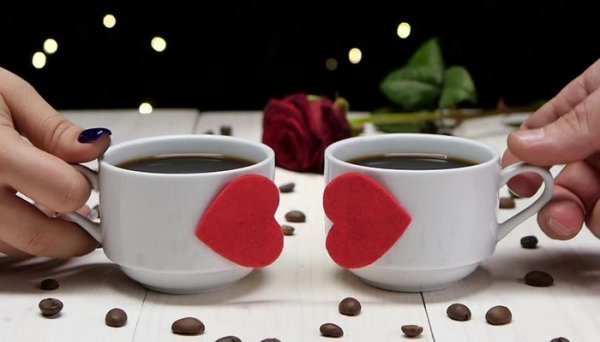 عکس عاشقانه در کافه
