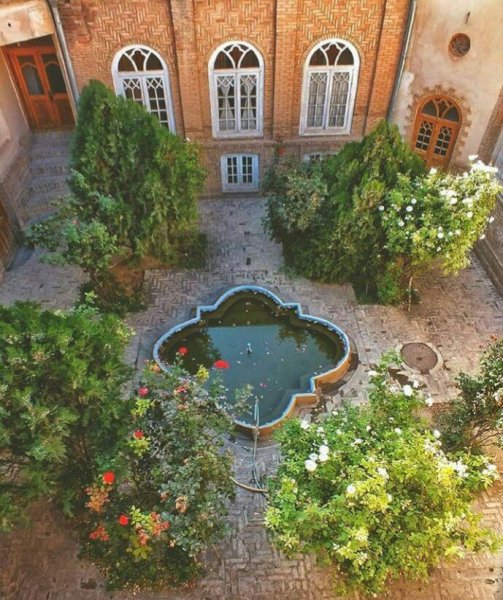  عکس حیاط قدیمی با حوض