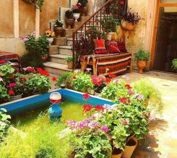  عکس حیاط قدیمی با حوض