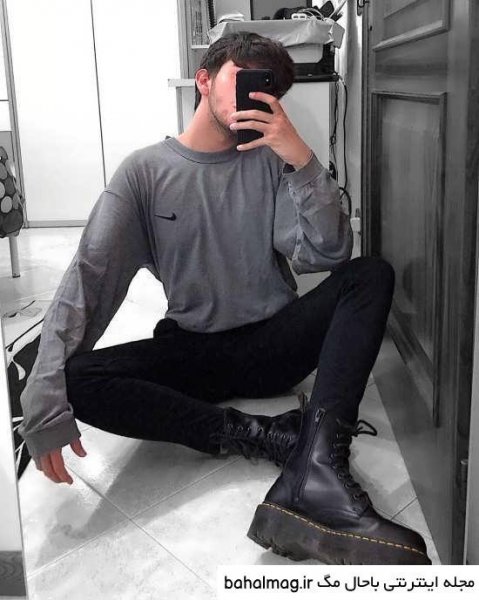 عکس جلو آینه با ایفون پسرانه