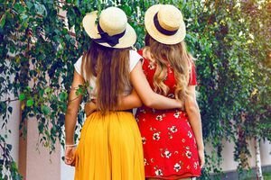عکس زنان خارجی کنار ساحل (18+)