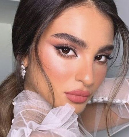  عکس دختر با ارایش ساده