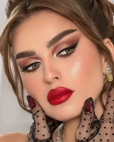  عکس میکاپ عقد با رژ قرمز