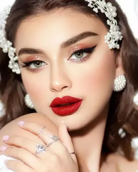  عکس میکاپ عقد با رژ قرمز