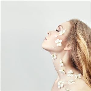  عکس دختر با آرایش زیبا برای پروفایل
