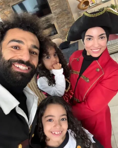  عکس محمد صلاح و همسرش در استخر