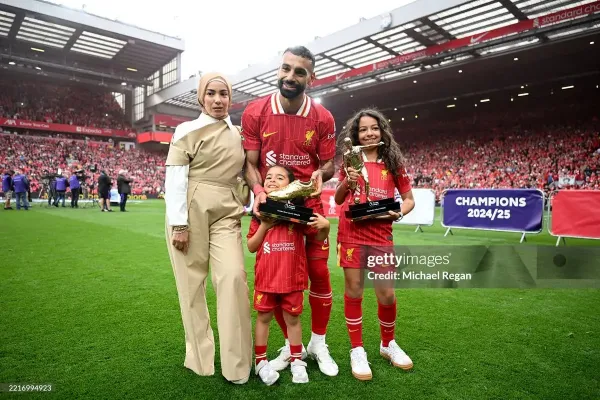  عکس محمد صلاح و همسرش در استخر