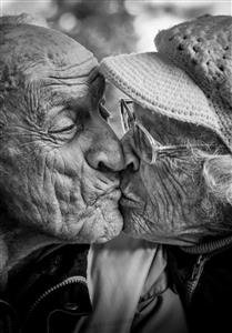  عکس بوسه عاشقانه کره ای