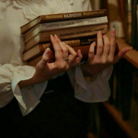  عکس هنری با کتاب اینستاگرام