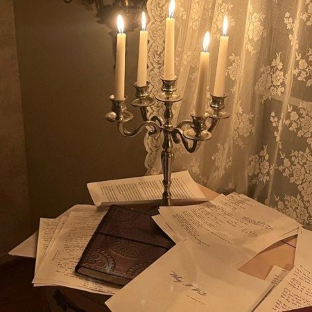  عکس هنری با کتاب اینستاگرام