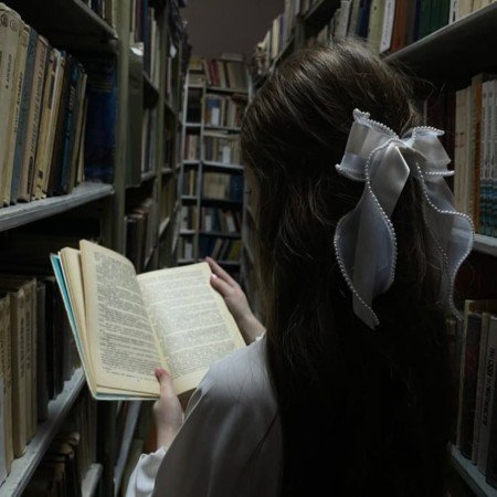  عکس هنری با کتاب اینستاگرام