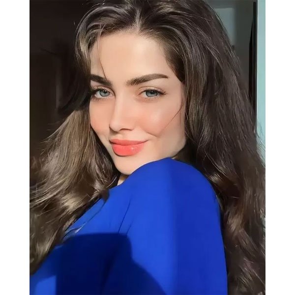 ژست عکاسی دخترانه در خانه برای پروفایل