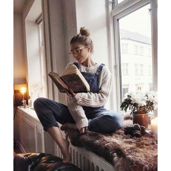  ژست عکاسی دخترانه در خانه برای پروفایل