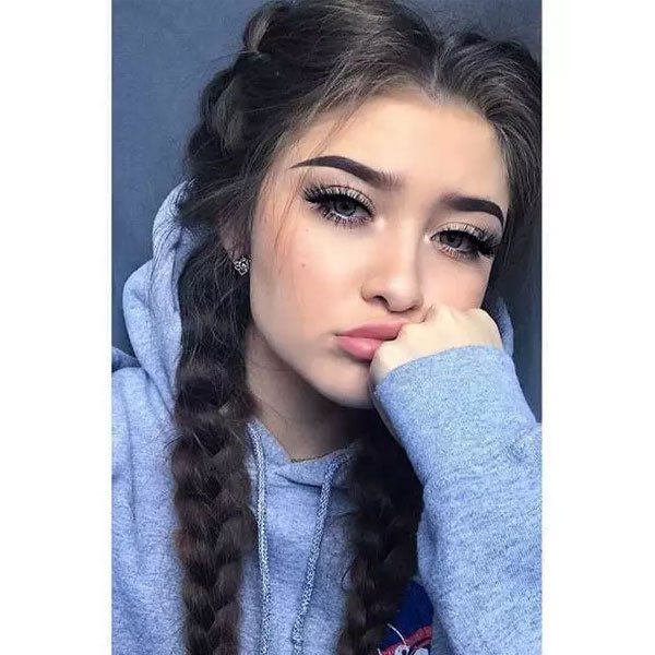  ژست عکاسی دخترانه در خانه برای پروفایل