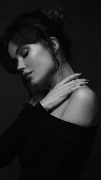  ژست عکس دخترانه سلفی نیمرخ