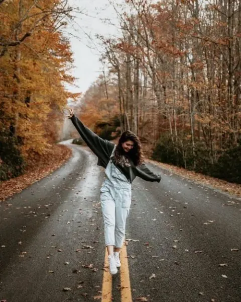  ژست عکس دخترانه سلفی نیمرخ