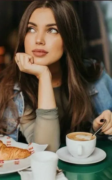  ژست عکس دخترانه سلفی نیمرخ