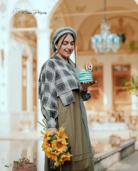 ژست عکاسی در کافه برای تولد