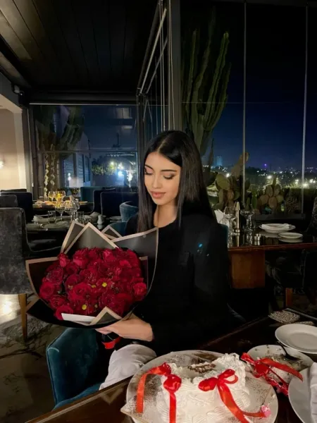ژست عکاسی در کافه برای تولد