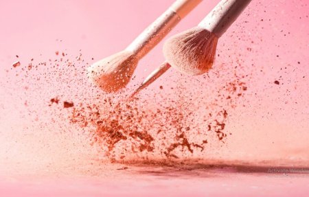 بک گراند عکاسی محصول ارایشی