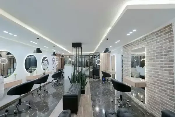 ژست عکاسی در ارایشگاه زنانه