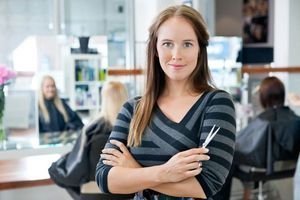 ژست عکاسی در ارایشگاه زنانه