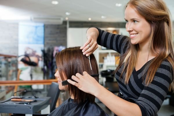  ژست عکاسی در ارایشگاه زنانه