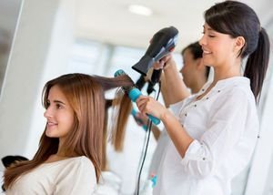 ژست عکاسی در ارایشگاه زنانه