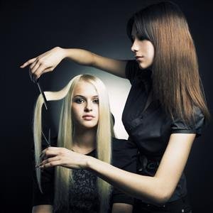  ژست عکاسی در ارایشگاه زنانه