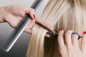  ژست عکاسی در ارایشگاه زنانه