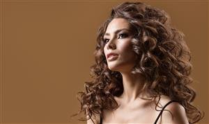  ژست عکاسی در ارایشگاه زنانه