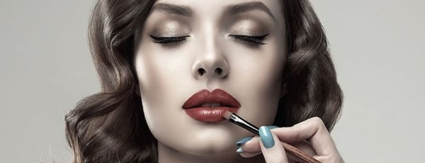 فانتزی عکس پروفایل آرایشگری زنانه
