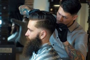  ژست عکاسی در ارایشگاه مردانه