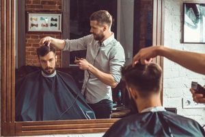  ژست عکاسی در ارایشگاه مردانه