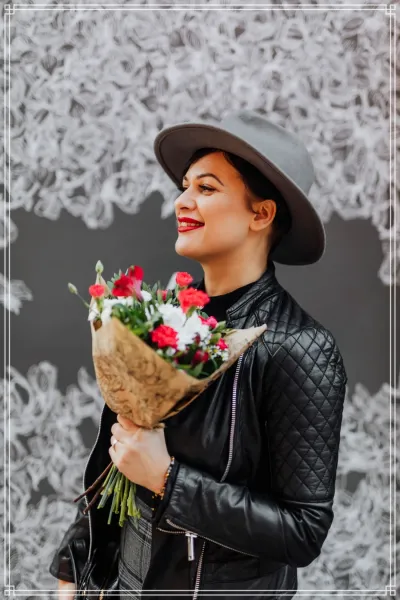  ژست عکس با دسته گل بزرگ