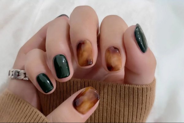  طرح ناخن شیک و باکلاس ۱۴۰۵ سبز