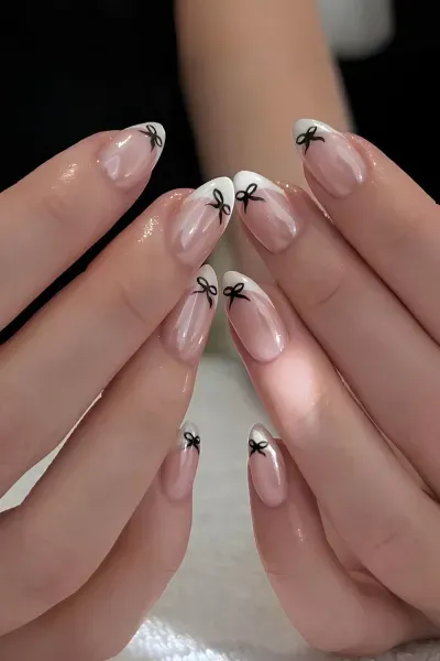  طرح ناخن شیک و باکلاس ۱۴۰۵ مشکی