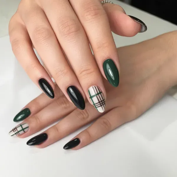 عکس طرح ناخن شیک و باکلاس کوتاه