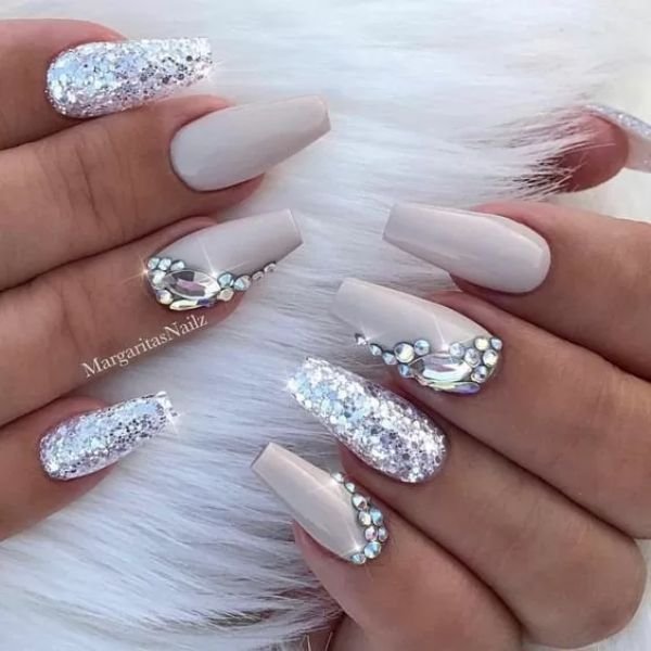  ناخن عروس سفید اکلیلی